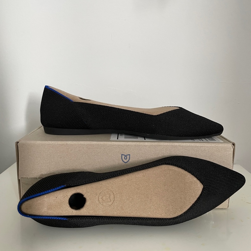 Used Rothy’s Point Flat Size 7 in Black Solid